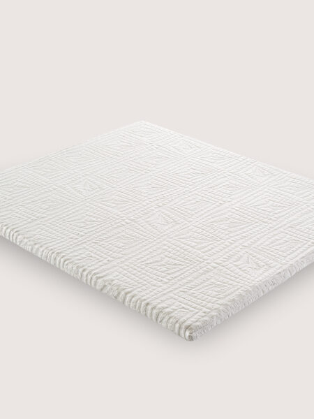 Topper Jade 6.0 su sfondo neutro